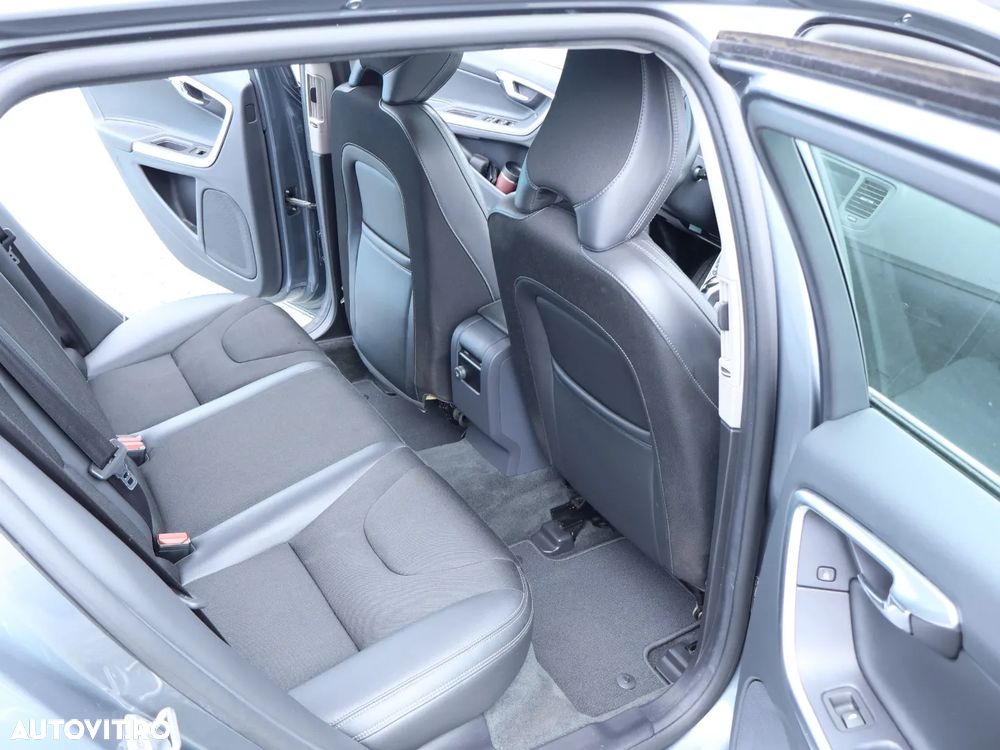 Volvo V60 D2 Geartronic Momentum - 17