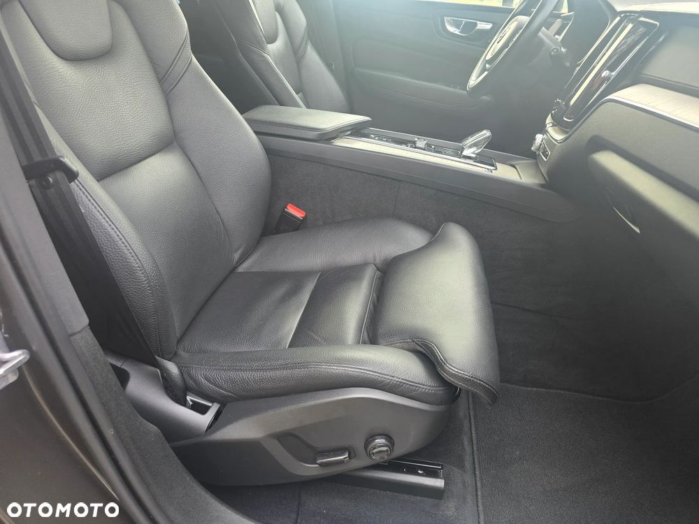 Volvo XC 60 B5 B AWD Inscription - 32