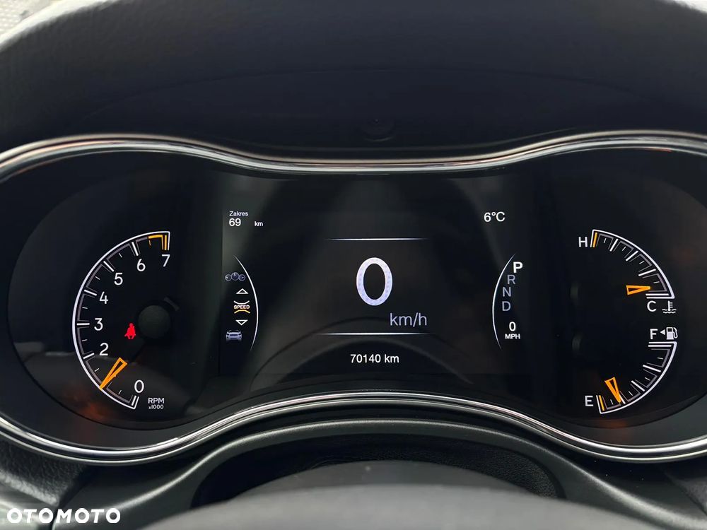 Jeep Grand Cherokee - 32