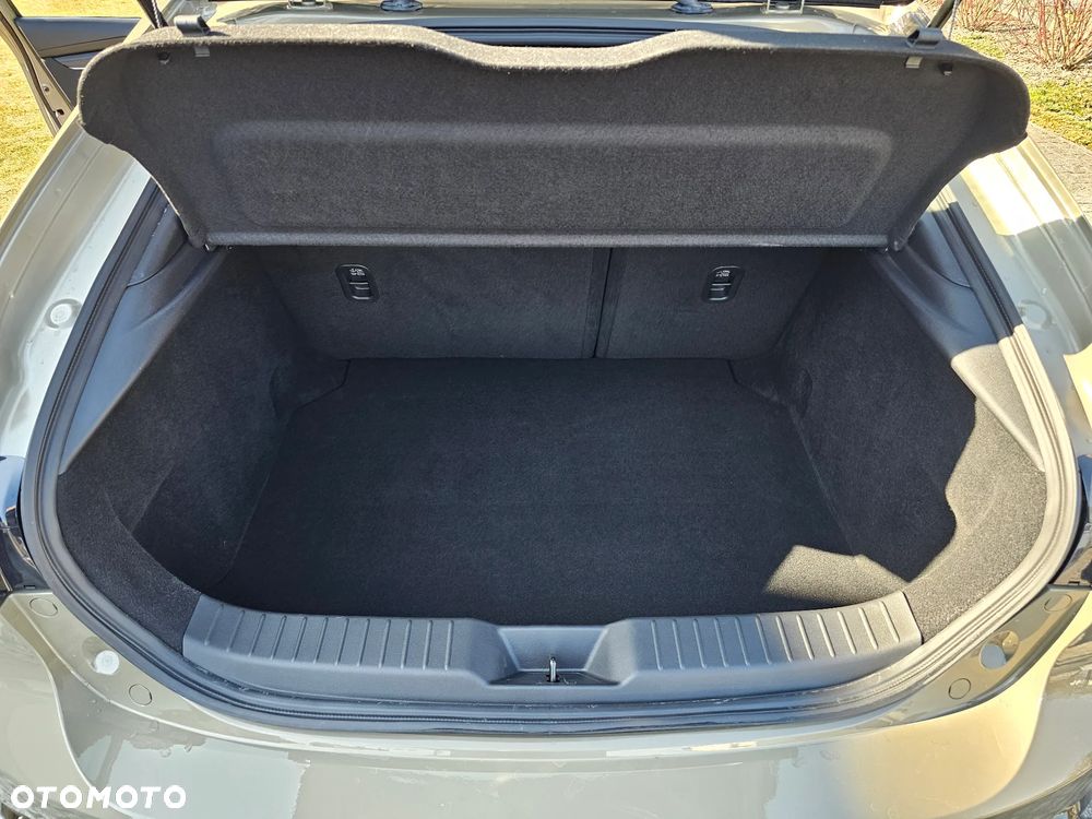 Mazda 3 e-SKYACTIV-G 140 M HYBRID EXCLUSIVE-LINE - 27