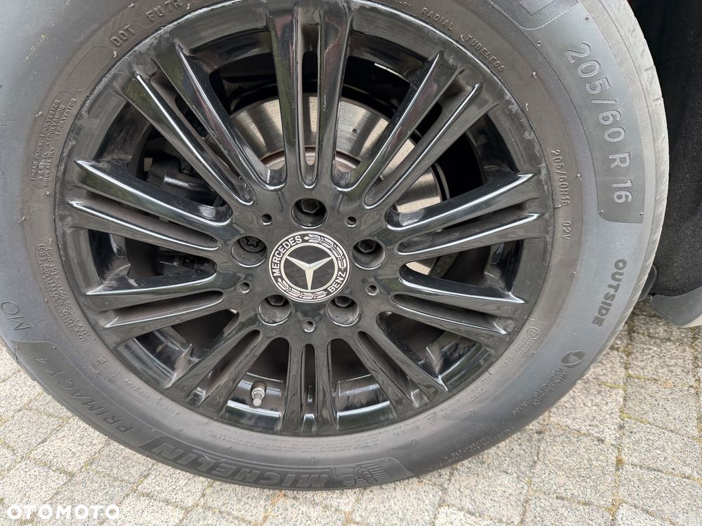 Mercedes-Benz Klasa B 180 7G-DCT Edition 2021 - 39