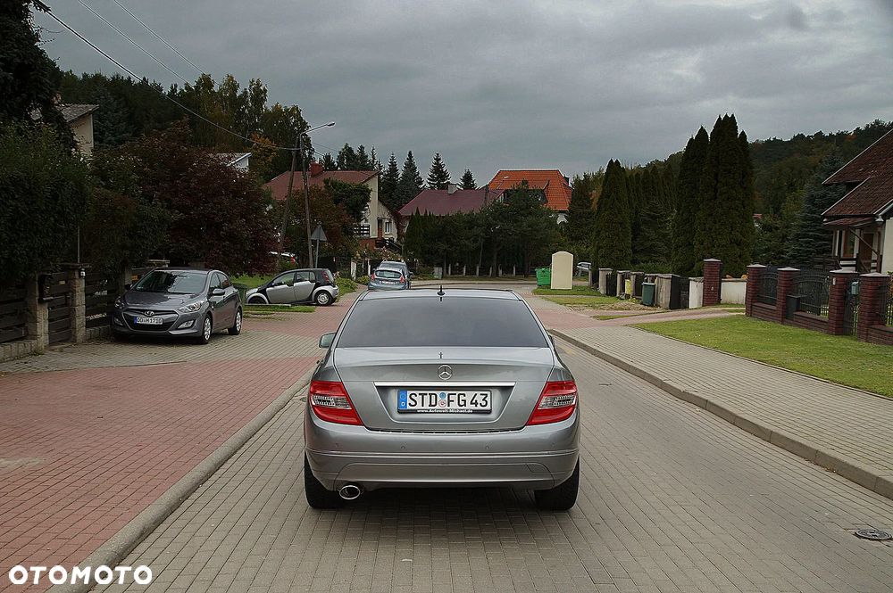 Mercedes-Benz Klasa C 180 CGI BlueEff Avantgarde - 7