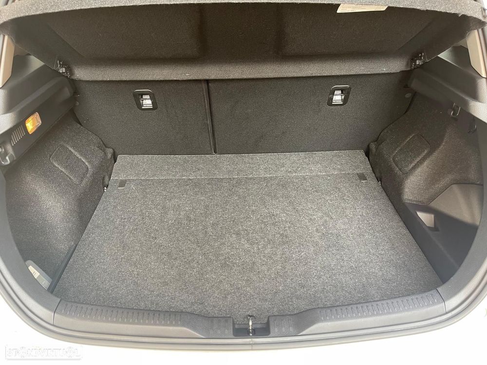 Toyota Auris 1.8 HSD Comfort +P.Techno+P.Sport - 2