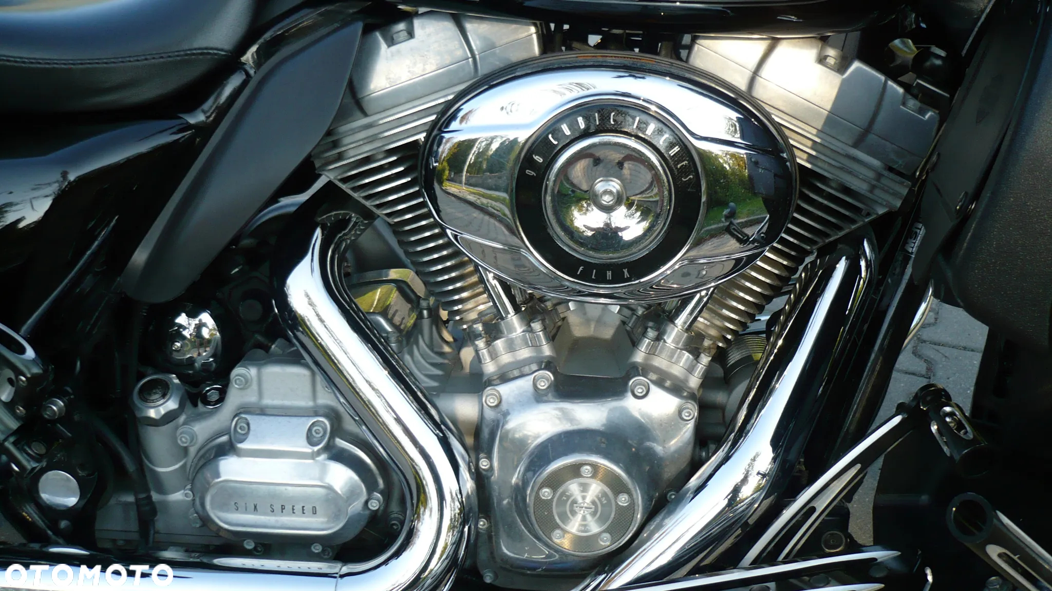 Harley-Davidson FLH Electra Glide - 13
