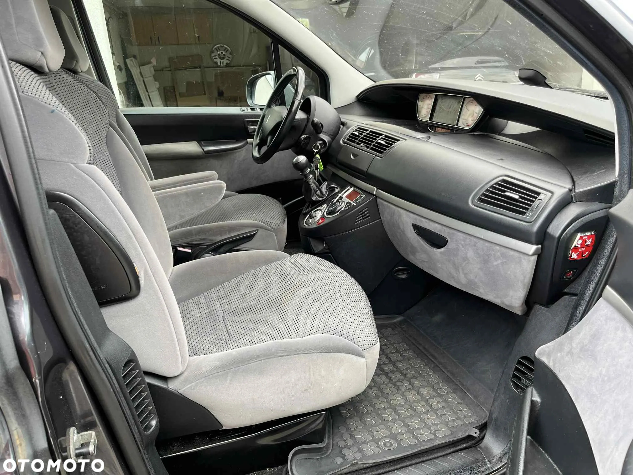 Peugeot 807 2.0 HDi Premium Grand Prix - 3
