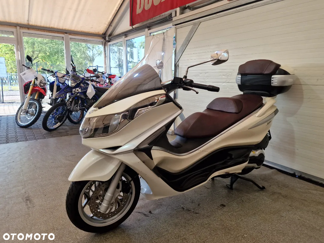 Piaggio X10 - 12