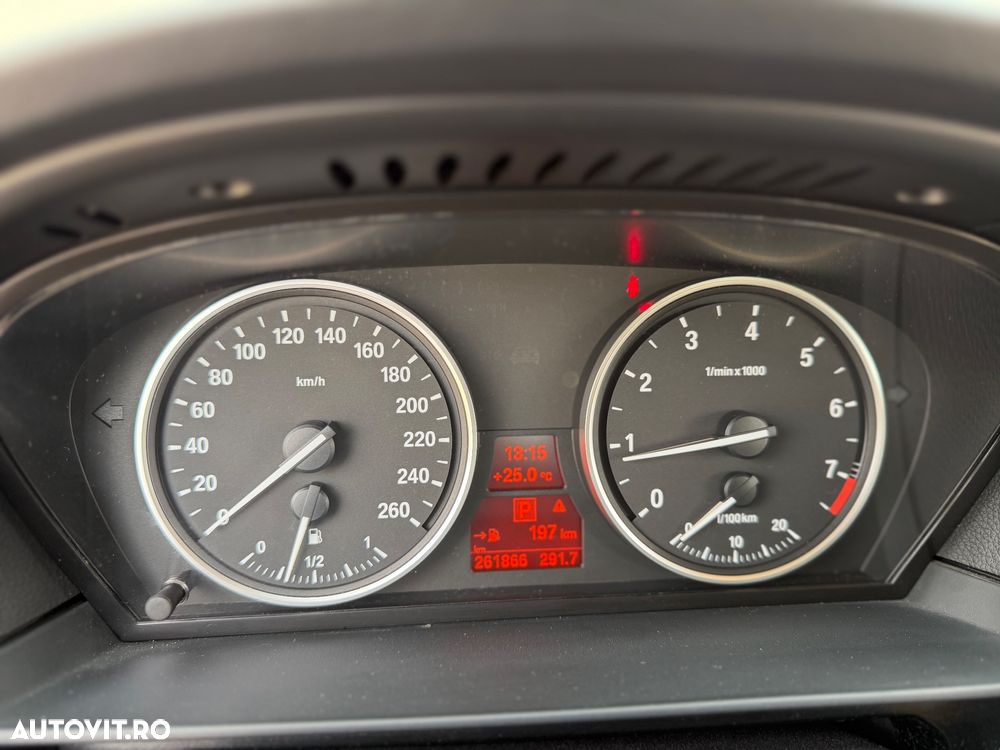 BMW Seria 5 520i Sport-Aut. - 24