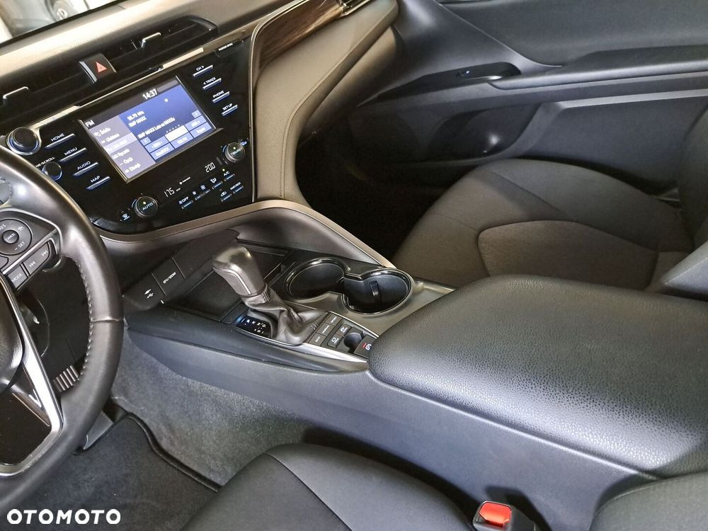 Toyota Camry 2.5 Hybrid Comfort CVT - 26