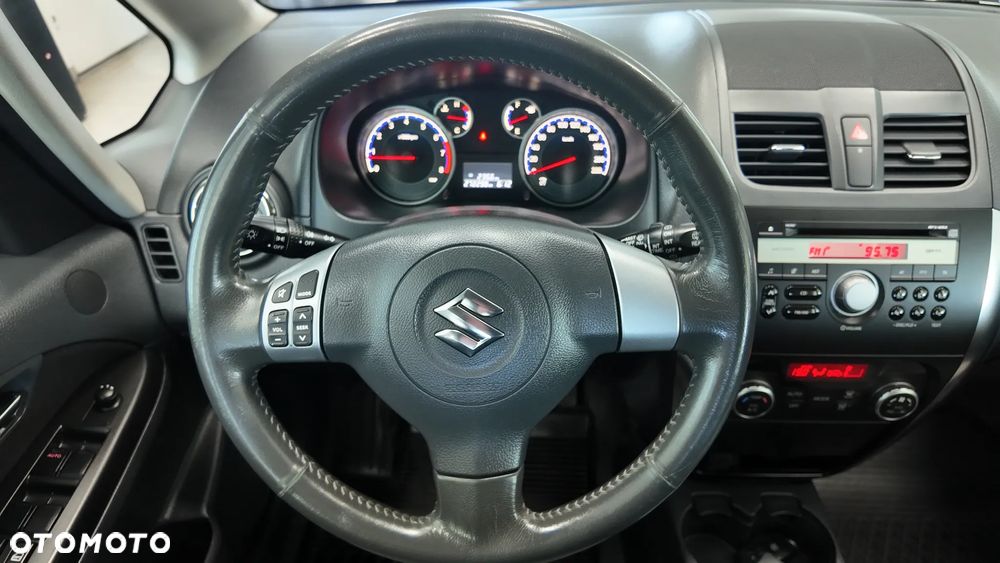 Suzuki SX4 1.6 Premium - 26