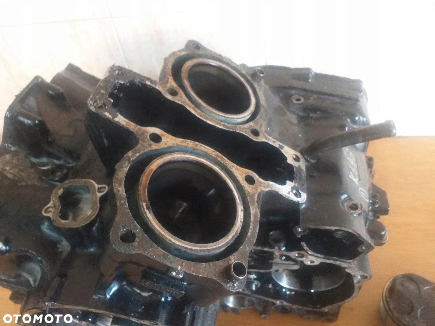KARTERY BLOK SILNIKA TŁOKI HONDA MAGNA VF700 RC21E - 8