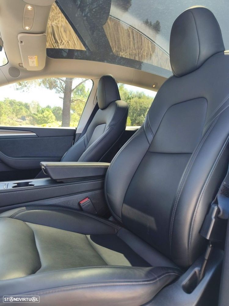 Tesla Model Y — fotografia 11