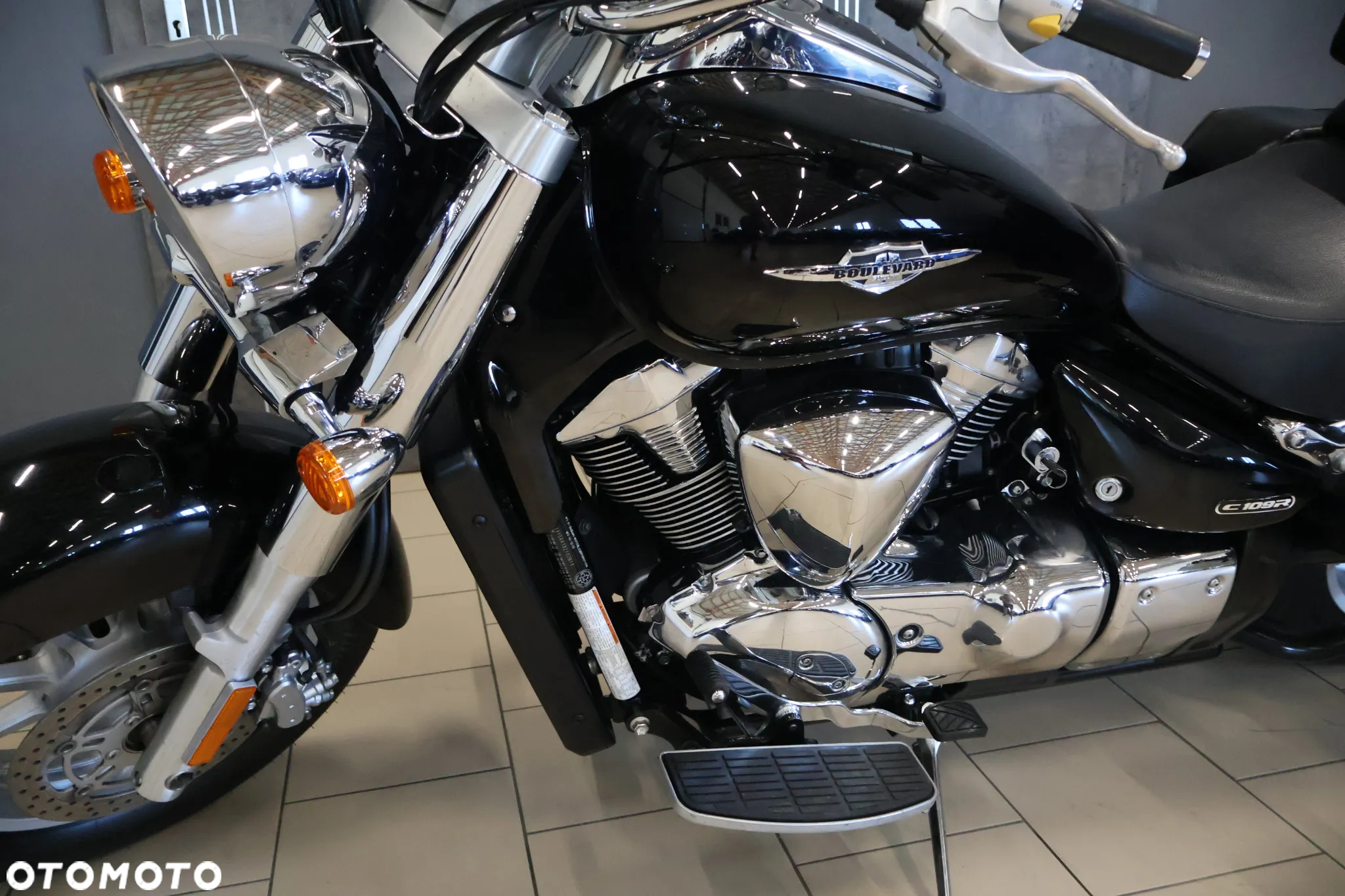 Suzuki Intruder - 15