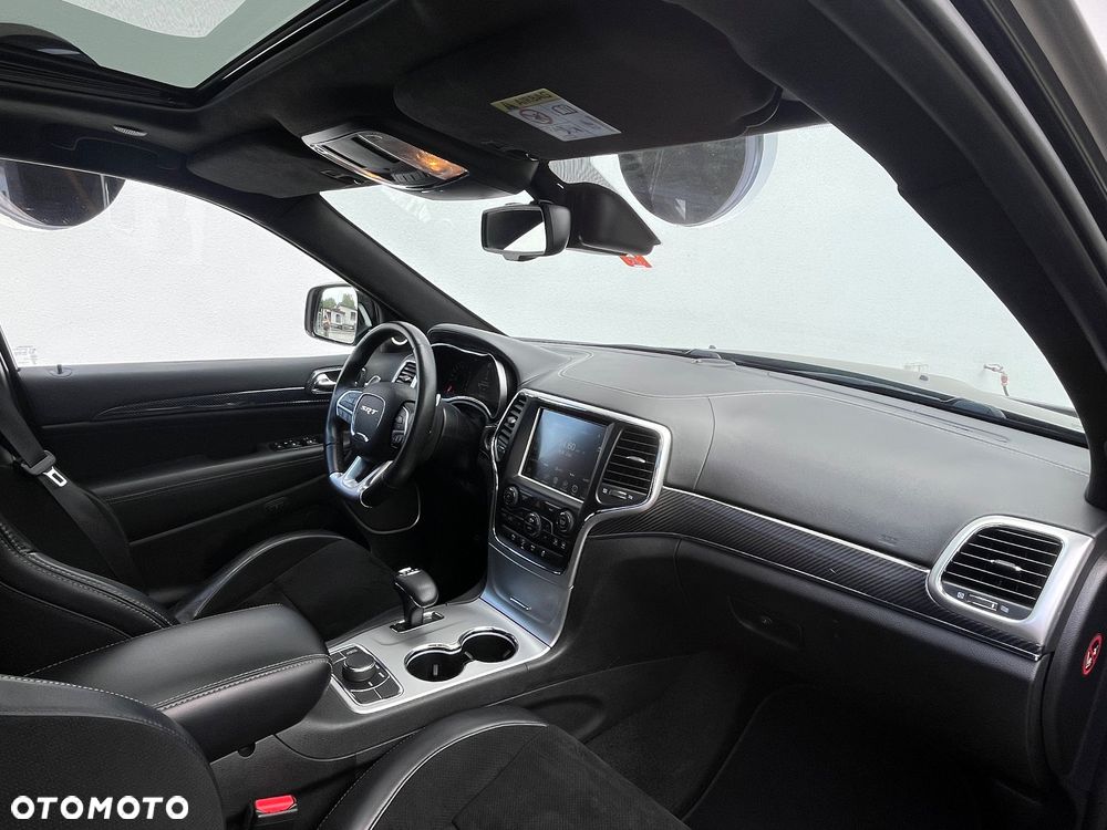 Jeep Grand Cherokee SRT - 9