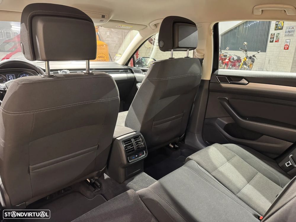 VW Passat 2.0 TDI Elegance DSG - 13