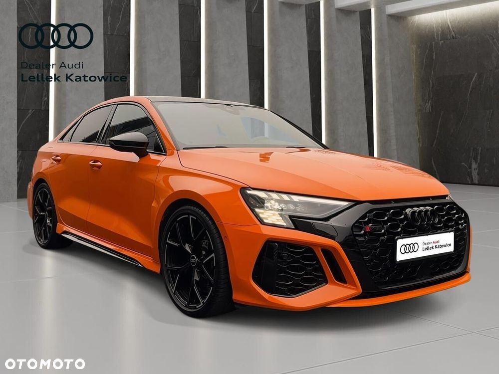 Audi RS3 Limousine - 1