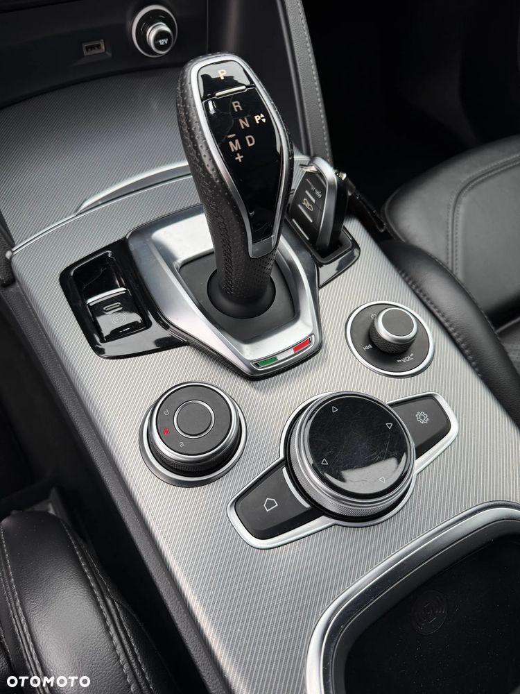 Alfa Romeo Stelvio 2.0 Turbo 16V AT8-Q4 Veloce - 39