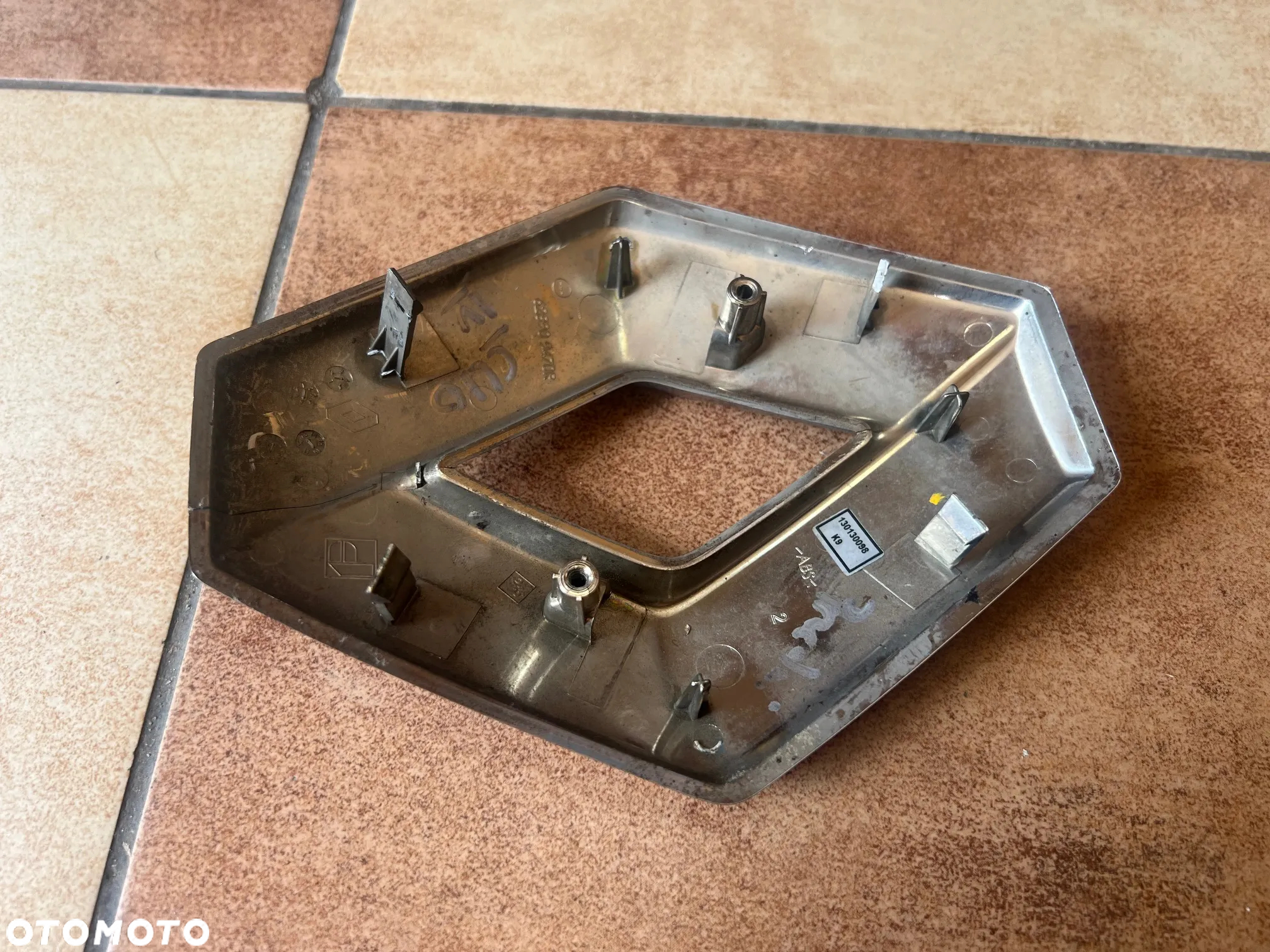 RENAULT CLIO IV CAPTUR ZNACZEK W MASKĘ LOGO EMBLEMAT PRZÓD 628909470R - 3