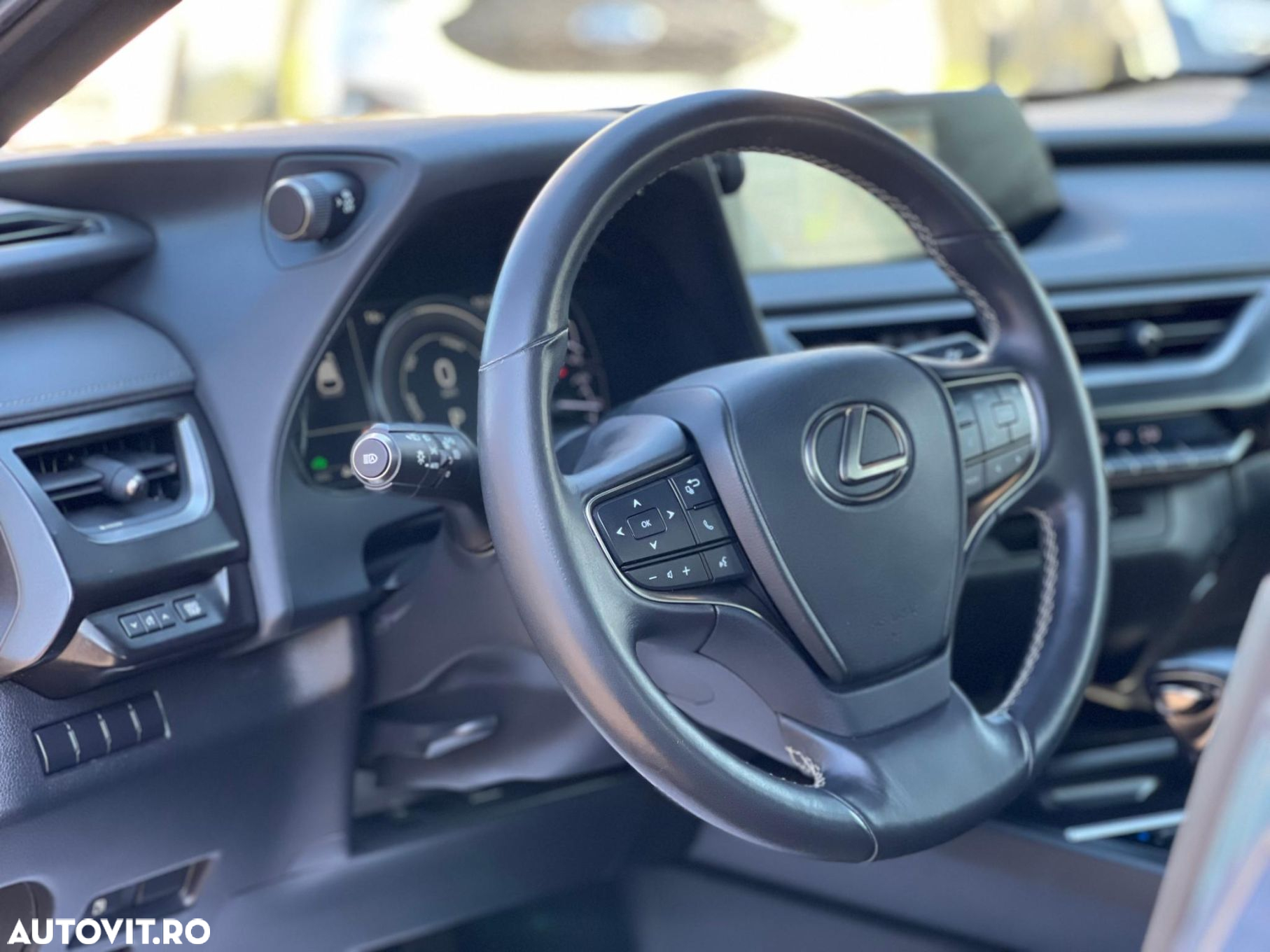 Lexus UX - 10