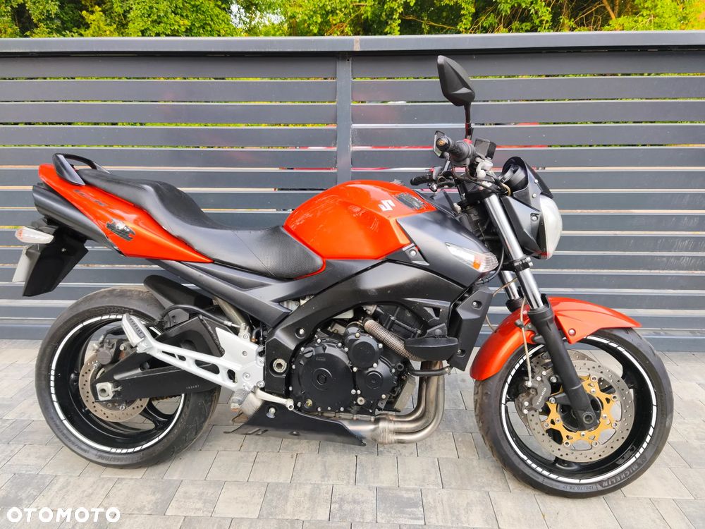 Suzuki GSR - 1