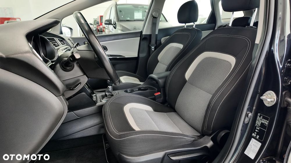 Kia Ceed 1.6 GDI Dream-Team Edition - 13