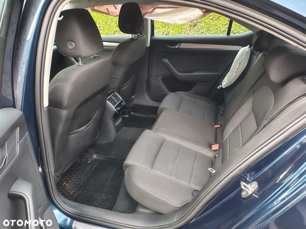 Skoda Superb 2.0 TDI Premium Edition - 18