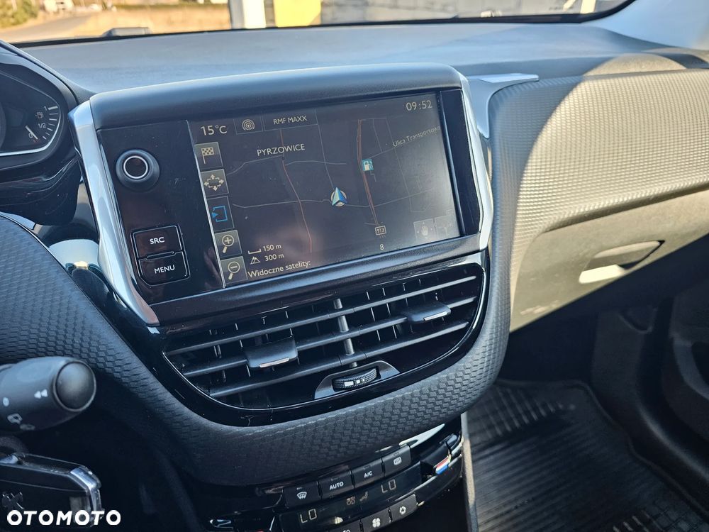 Peugeot 2008 1.2 Pure Tech Style S&S - 9