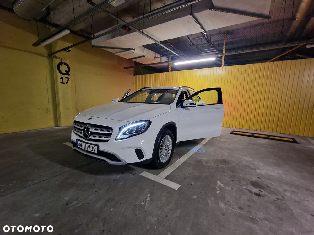 Mercedes-Benz GLA 180 7G-DCT - 9
