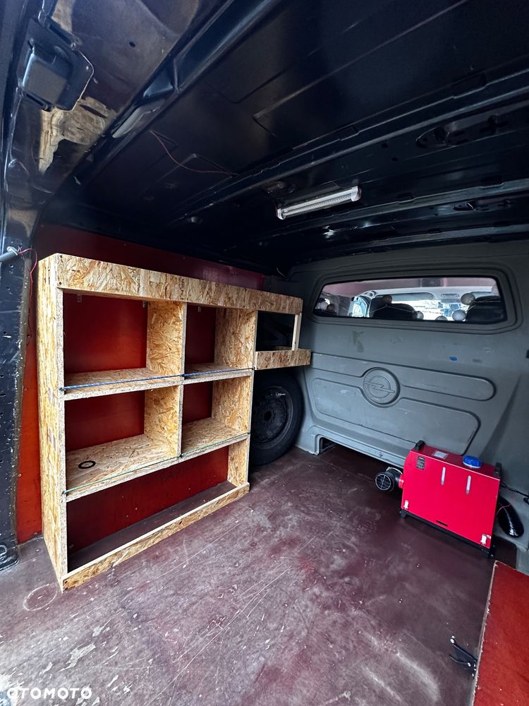 Opel Vivaro - 11