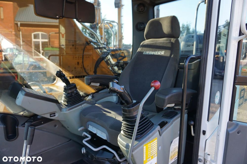 Liebherr R 936, Większy zasięg - 20