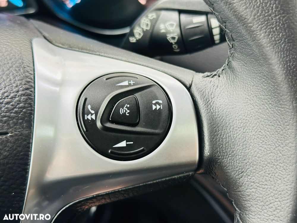 Ford Kuga - 29