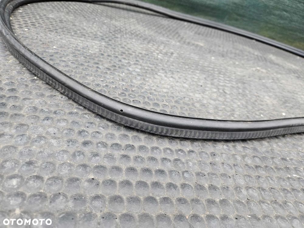 Uszczelka 7141890 Guma Pokrywy Klapy Bagaznika BMW 1 E87 E81 - 16