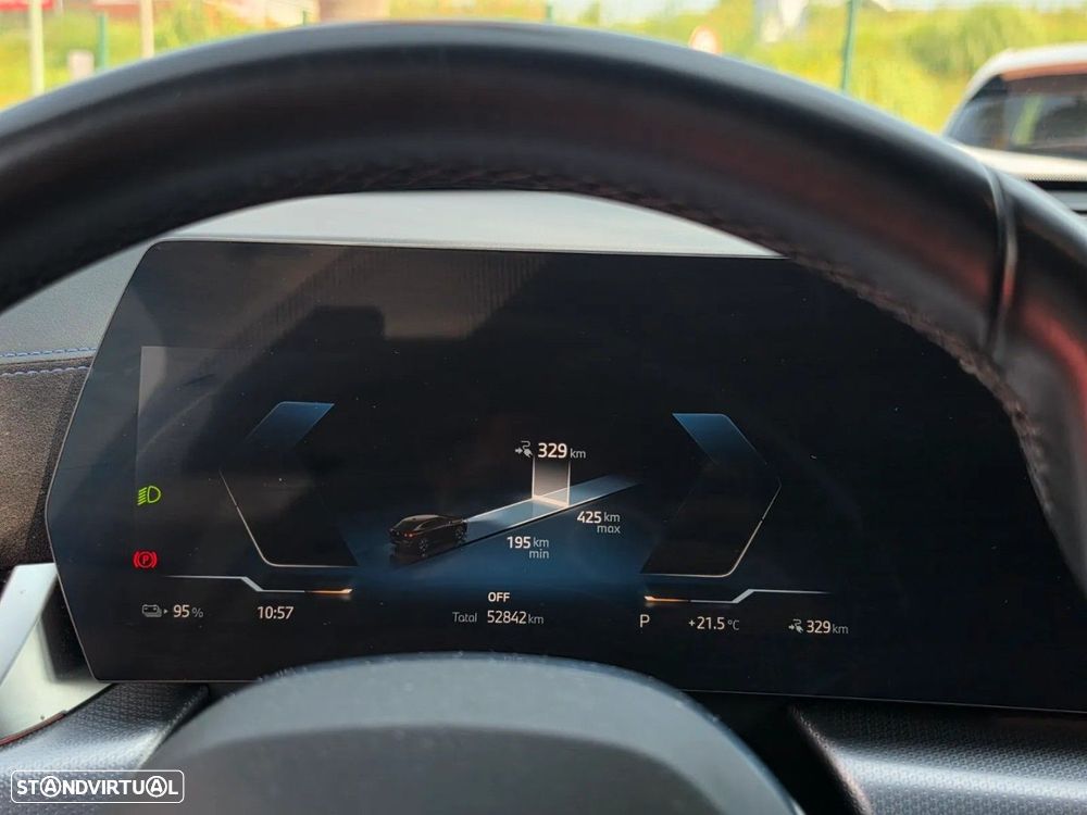 BMW iX2 eDrive20 Pack Desportivo M - 15