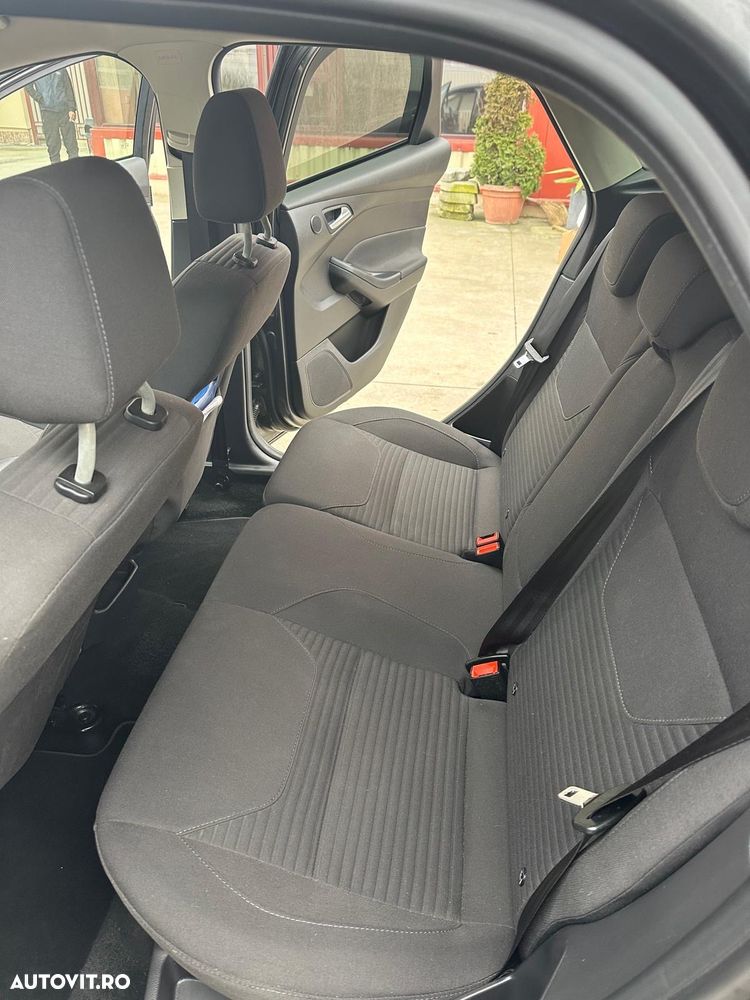 Ford Focus 1.6 TDCI DPF Titanium - 9
