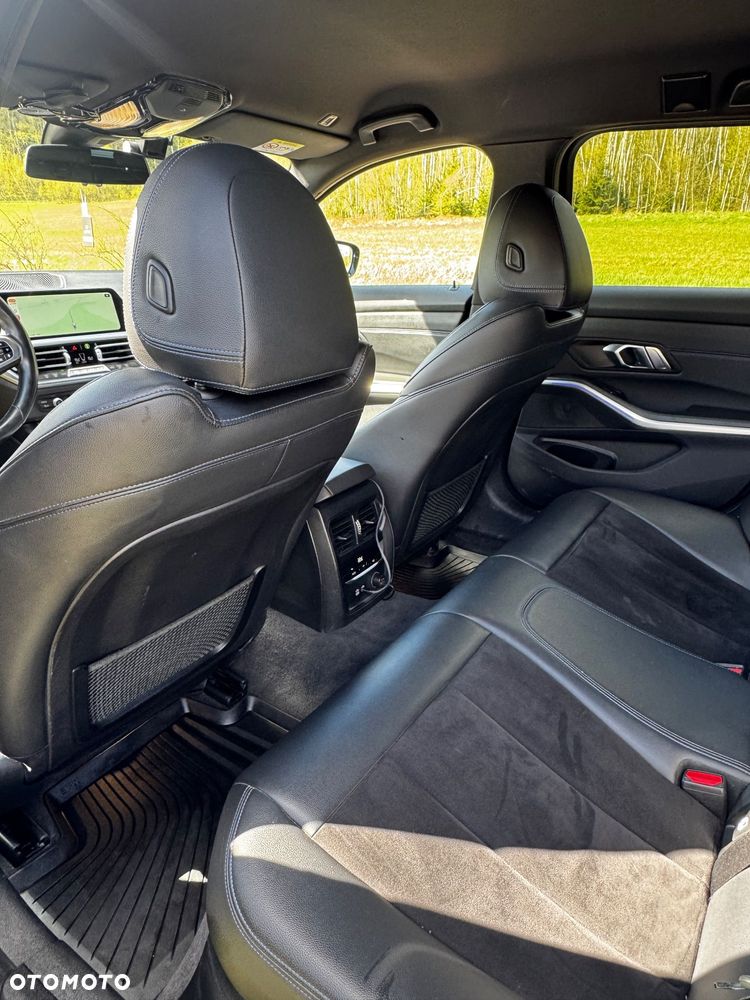 BMW Seria 3 320d xDrive M Sport - 12