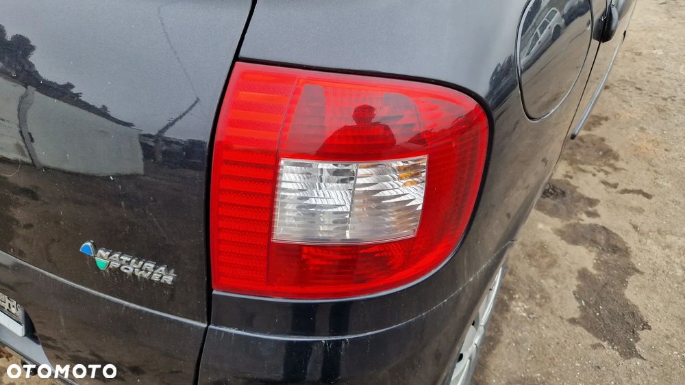 FIAT MULTIPLA LIFT LAMPA TYŁ PRAWA - 1