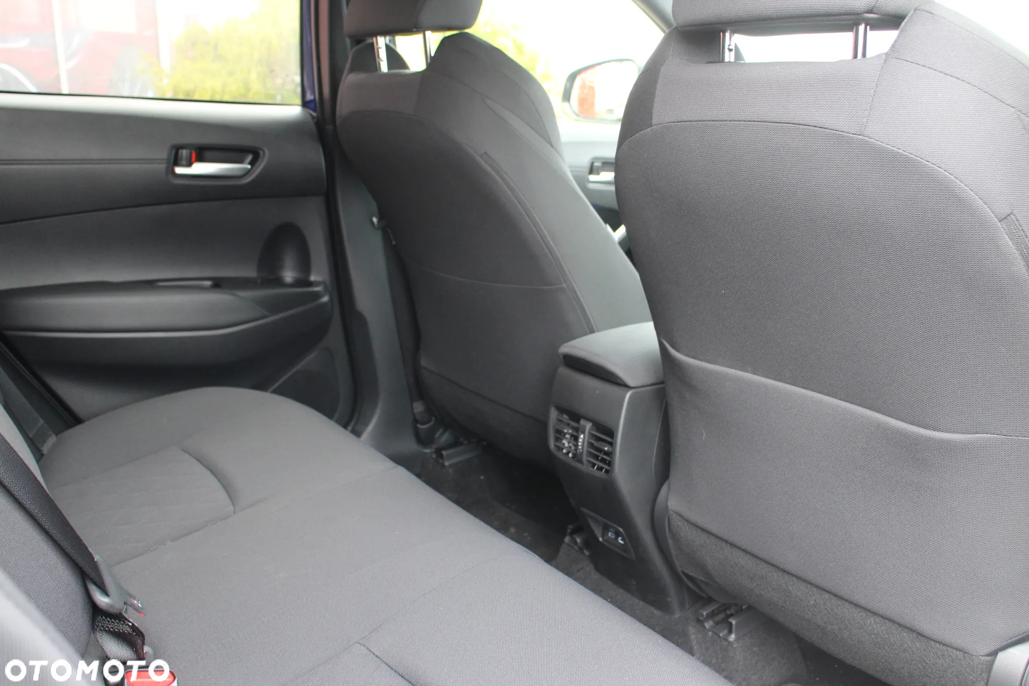 Toyota Corolla 2.0 Hybrid Style - 12