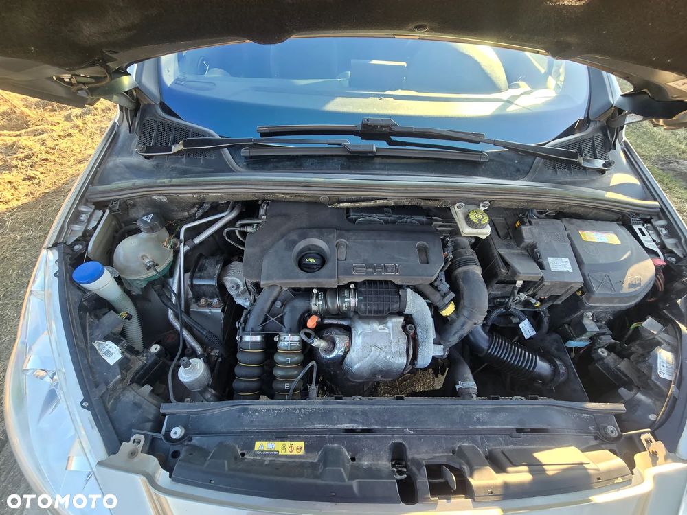 Peugeot 308 1.6 HDi Premium Plus - 16