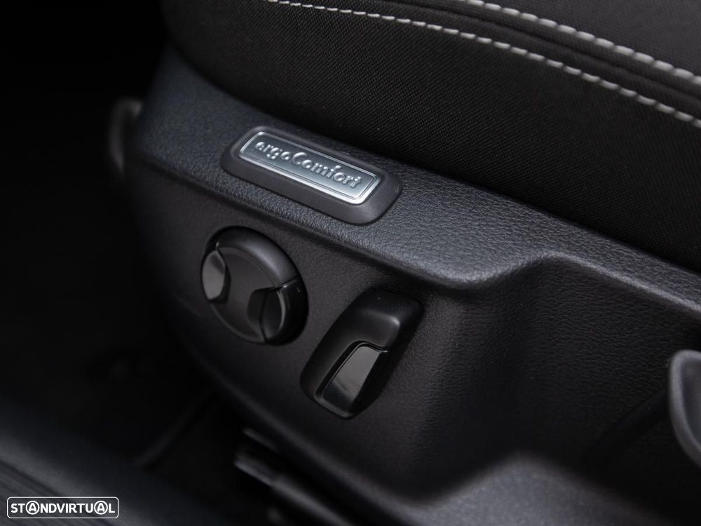 VW Passat Variant 2.0 TDI Business DSG - 15