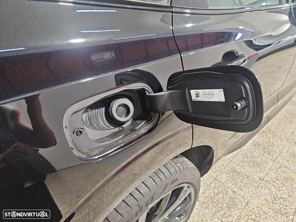 Volvo XC 60 2.0 T6 PHEV Black Edition - 10