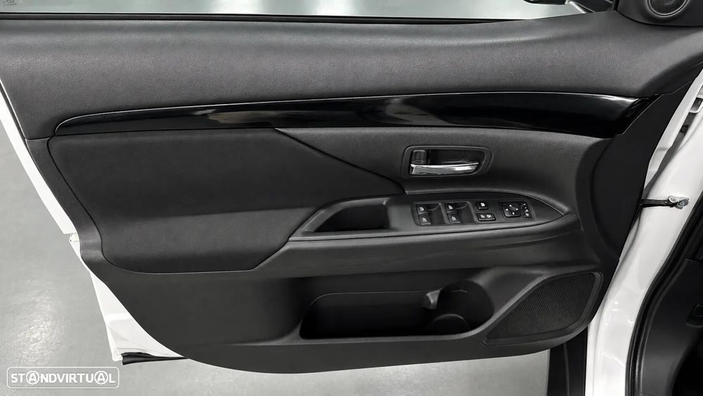 Mitsubishi Outlander 2.0 Kaiteki CVT - 23