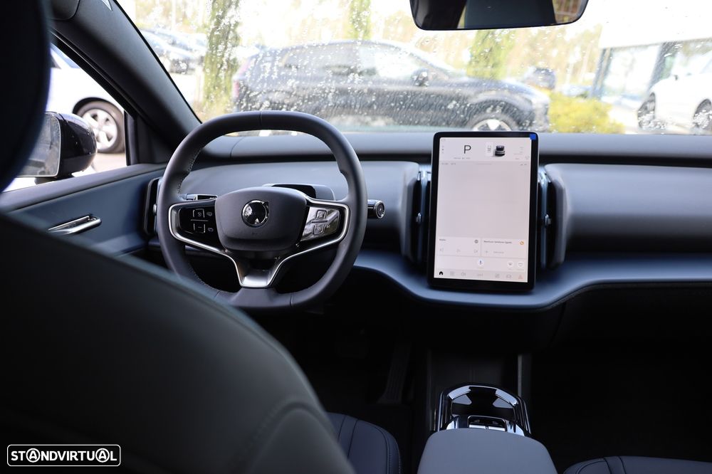 Volvo EX30 69 kWh Single Motor Extended Range Black Edition - 16