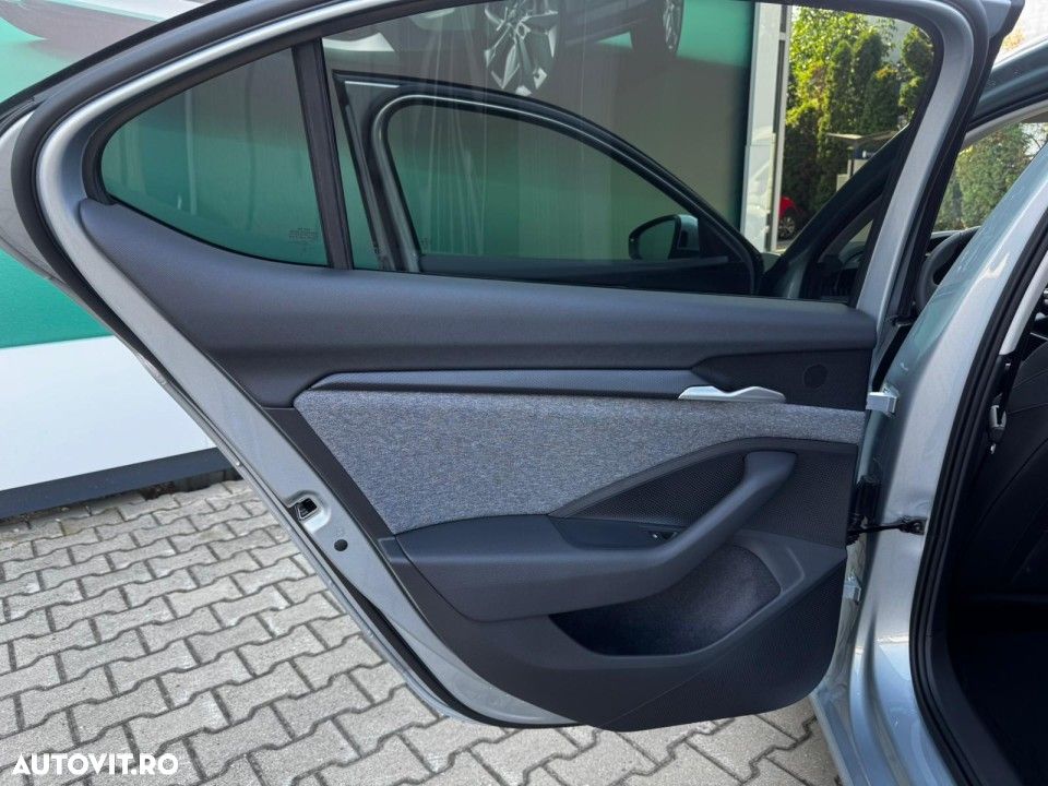Skoda Superb 2.0 TDI DSG Selection - 31