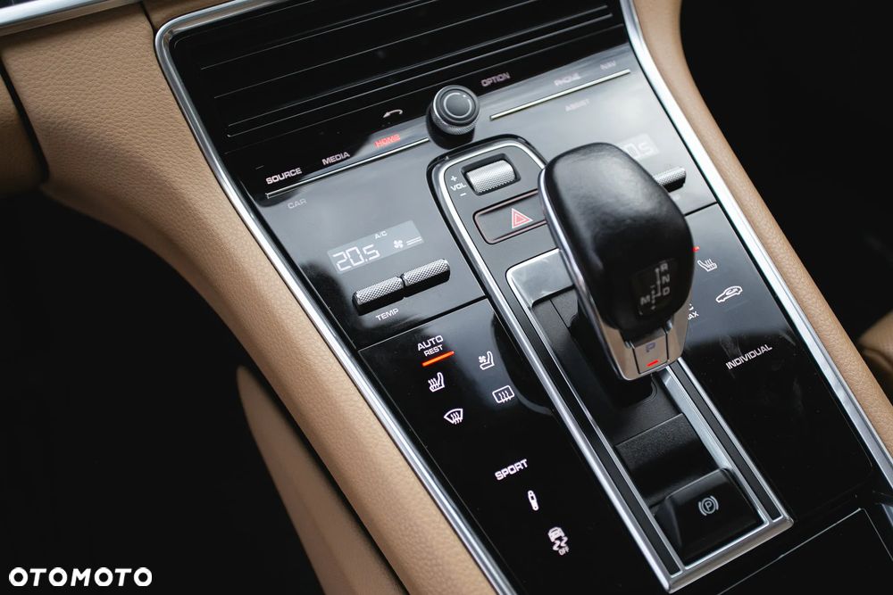 Porsche Panamera 4 - 16