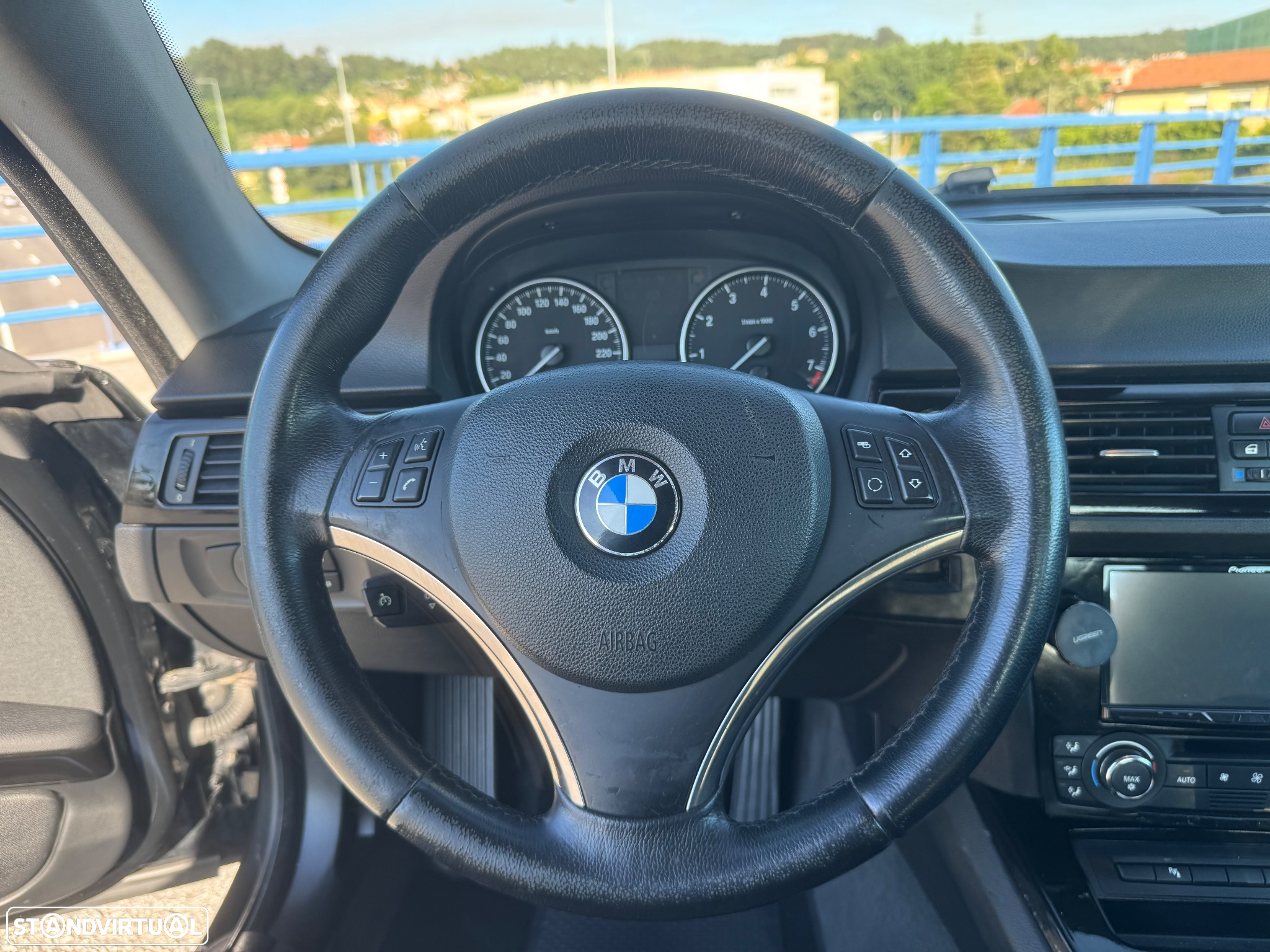 BMW 320 i Coupe Aut. - 12