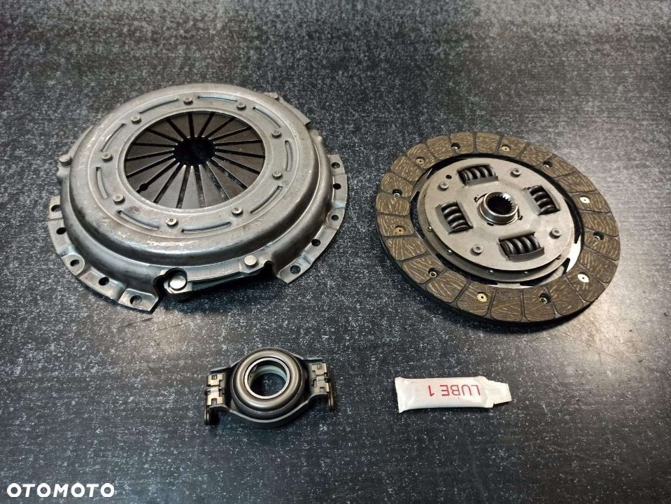 ZESTAW SPRZĘGŁA  z łożyskiem  AUDI 80 B1, B2, COUPE  VW PASSAT B1, B2, SANTANA 1.3-1.8 05.72-03.88 - 1