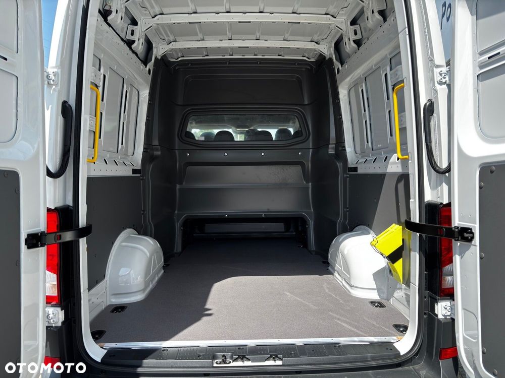 Volkswagen Crafter 35 2.0 TDI L3H3 3640 140 KM - 9