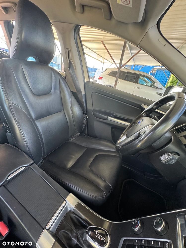 Volvo XC 60 D5 AWD Momentum - 32