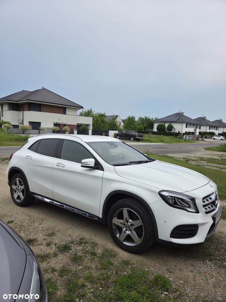 Mercedes-Benz GLA 200 7G-DCT AMG Line - 3