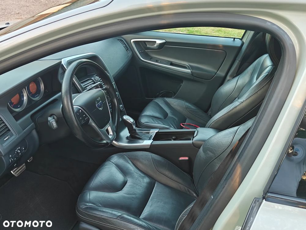Volvo XC 60 T6 AWD R-Design - 12
