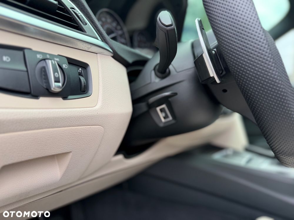BMW Seria 3 330i - 25